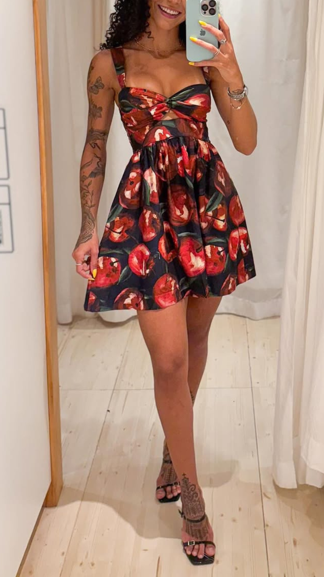 345539 | Vestido Curto Estampado Cereja Pintada